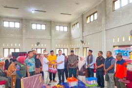 Pemkab Padang Pariaman salurkan bantuan darurat bagi korban kebakaran Pasar Kayu Tanam