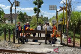KAI Daop 7 tutup perlintasan liar di Kediri
