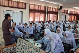 Kejari Garut edukasi pelajar soal hukum melalui program Jaksa Masuk Sekolah
