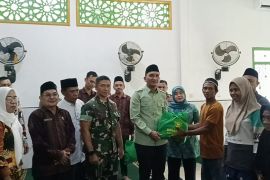 Bupati Sarolangun apresiasi kolaborasi Baznas dan TNI dalam kegiatan bagi sembako dan layanan kesehatan gratis