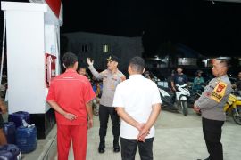 Kapolres-Bengkayang pastikan stok BBM aman di tengah antrean
