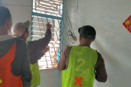 PN Singkawang eksekusi dua rumah sengketa di lahan eks pengungsian