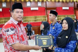 Wako Pariaman serahkan SK pengangkatan kepada 150 PNS formasi 2024
