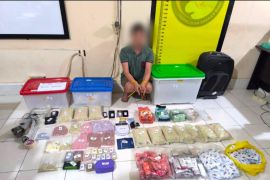 Indonesian police hunt drug network behind Riau seizure
