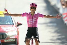 Carapaz menangi etape 18 Tour de France lewat serangan solo