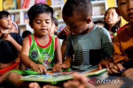 Hari Anak Nasional, Harita Nickel perkuat literasi anak Pulau Obi lewat rumah belajar