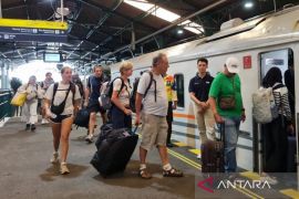 KAI Daop Cirebon angkut 22.861 wisatawan asing pada semester I-2026