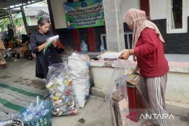 Pemkab Bekasi klaim bank sampah daerahnya terbanyak