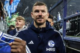 Penyerang veteran Bosnia Edin Dzeko perpanjang kontrak dengan Schalke