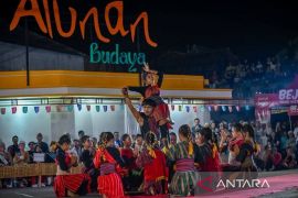 Karnaval tenun Pringgasela jaga warisan budaya