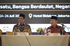 Mentan Amran menyiapkan bibit dan mengolah lahan gratis bagi pesantren