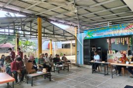DLH Kota Singkawang gandeng FISIP Untan perkuat peran bank sampah