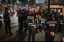 Satlantas Polresta Banjarmasin bersihkan titik parkir liar penyebab kemacetan