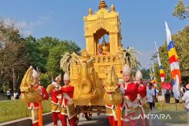Umat Buddha kirab Puja Yatra Asadha 2570 BE dari Candi Mendut ke Borobudur