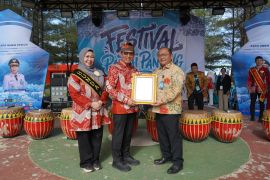 Kemenkum Bengkulu serahkan hak cipta CAMKOHA ke Pemkot Bengkulu