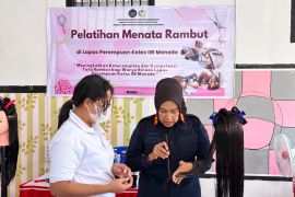 Lapas Perempuan Manado bekali keterampilan tata rambut warga binaan