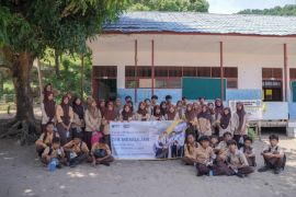 DIB Mengajar bekali guru dan siswa di Desa Pelapis dengan keterampilan public speaking