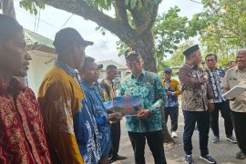 DKPP Kabupaten Tabalong berikan bantuan bibit Kelapa Genjah dan Kopi Liberika
