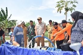 Pemkab Lamongan distribusikan air bersih ke wilayah terdampak kekeringan