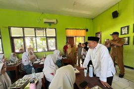 Guru Sidoarjo mulai nikmati program Makan Bergizi Gratis