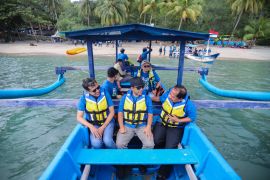 Trenggalek kembangkan wisata selam Pantai Mutiara
