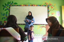 Nur Syakira, mengajar melampaui ruang kelas di Sekolah Tapal Batas