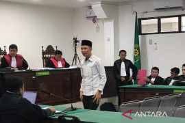 JPU KPK dakwa Bupati Rejang Lebong nonaktif terima Rp2,52 miliar
