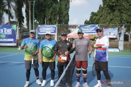 Wamenkum apresiasi profesionalisme UNJA sebgai tuan rumah turnamen tenis alumni