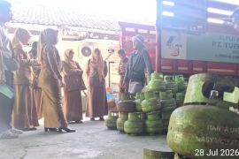 Disdag Mataram menegur pangkalan jual elpiji 3 kilogram