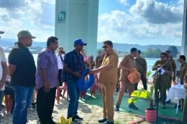 Pemkot Ambon beri bantuan sarana perikanan untuk kelompok nelayan