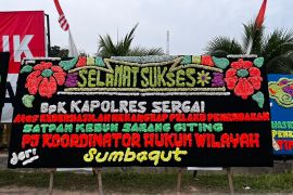 Tangkap DPO penembakan security PTPN IV, Polres Sergai dapat kiriman papan bunga