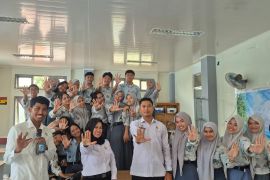 Tingkatkan kesadaran hukum sejak dini, Kemenkum Sulbar edukasi siswa di Mamuju
