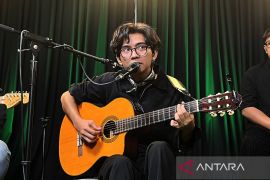 Aku Jeje ingin rayakan jatuh cinta lewat lagu yang ringan dan jenaka