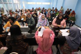 Penyaluran BLT Fakir Miskin DBHCHT di Kota Kediri