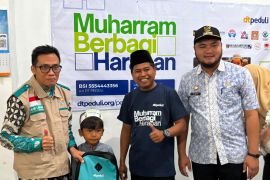 YBM PLN-DT Peduli salurkan perlengkapan sekolah bagi 50 anak yatim di Metro