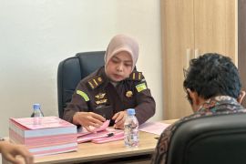 Kejari terima dua tersangka gratifikasi proyek pakan di Sigi