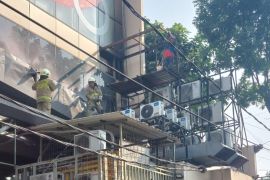 Instalasi AC gedung di Jakbar terbakar