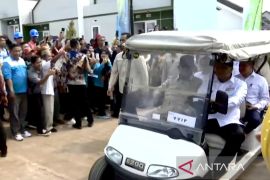 Prabowo tiba di Batang langsung cek kondisi rumah subsidi warga