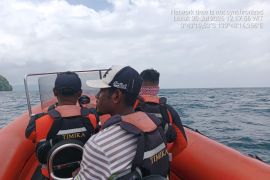 Tim SAR cari penumpang terjatuh dari KM Sabuk Nusantara 75