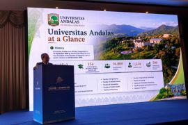 Rektor UNAND Jadi Keynote Speaker pada China, ASEAN Youth Community Forum di Guiyang