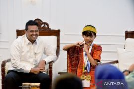 Siswi SD peraih emas olimpiade Asia diganjar rumah oleh Gubernur Sumut