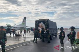 TNI sends relief to drought-hit residents in Central Papua