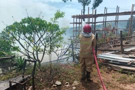 Tim gabungan padamkan kebakaran 10 hektare lahan di Blang Bintang Aceh Besar