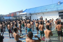 Gerak sehat, semangat baru: Senam pagi warnai aktivitas Warga Binaan Lapas Pekanbaru
