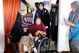 Pemko Banda Aceh tingkatkan layanan sosial lewat bantuan kursi roda