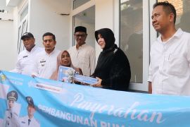 Pemko Banda Aceh serahkan rumah layak huni untuk MBR