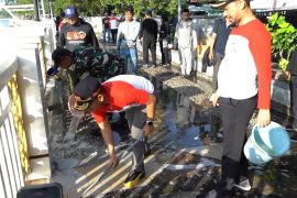 Pemkot Banjarmasin gotong royong bersihkan kawasan wisata