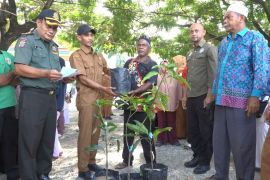 Pemerintah Aceh salurkan 3.000 bibit buah unggul untuk masyarakat