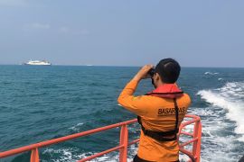 Tim SAR Banten kerahkan KN Tetuka cari penumpang KMP Kirana II