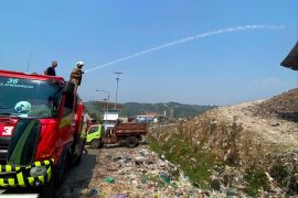 Dinas Lingkungan Hidup Kota Semarang gandeng Damkar cegah kebakaran TPA Jatibarang